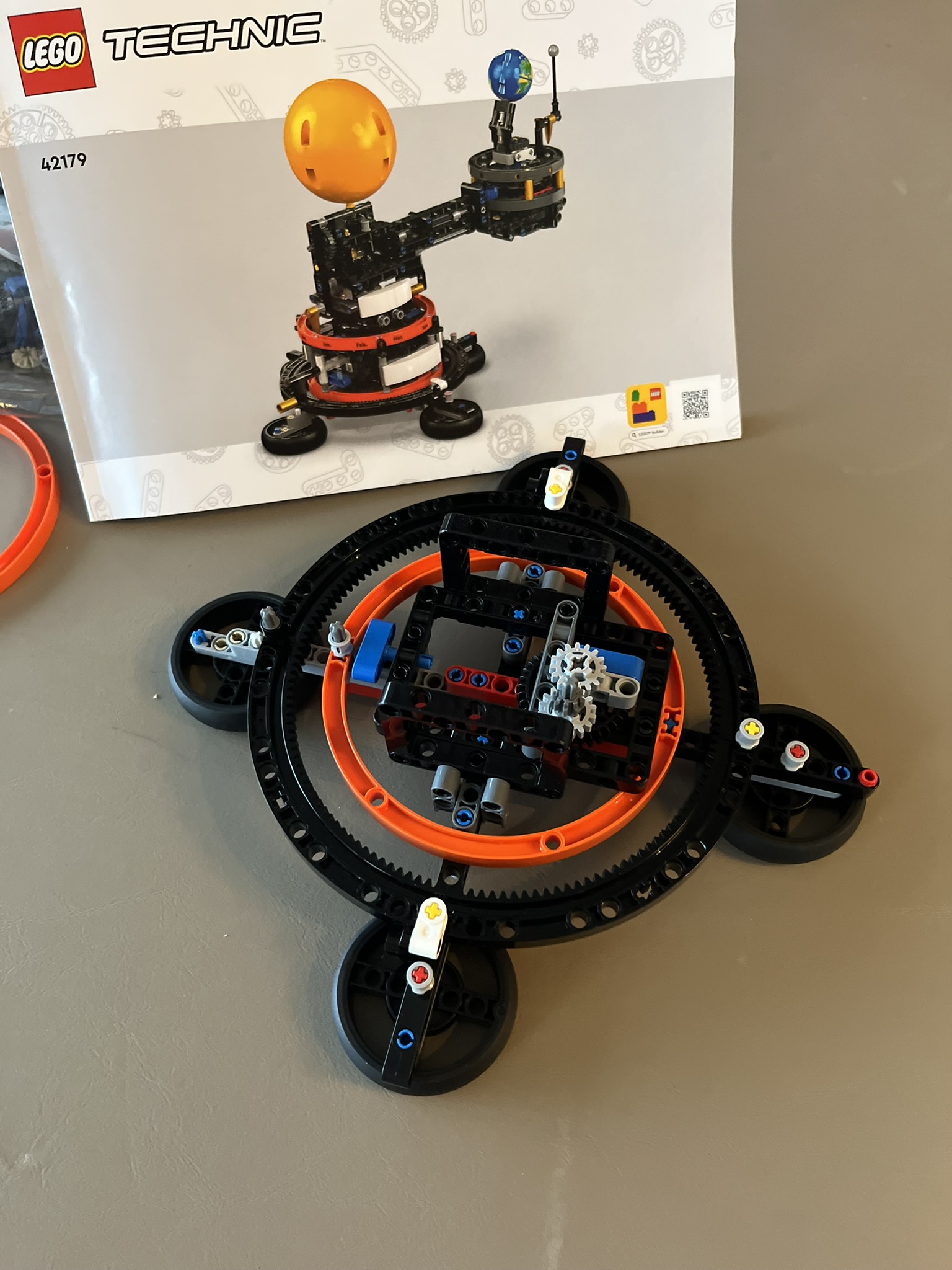 Lego Orrery Set assembly.